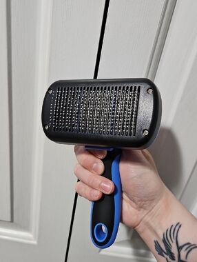 NWOT Retractable Pet Brush